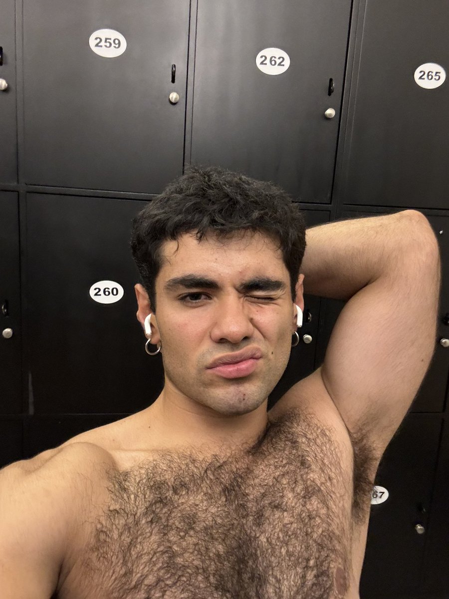 anf1bia's tweet photo. Solo quiero que me crezcan las tetas https://t.co/8ieeBvru8V