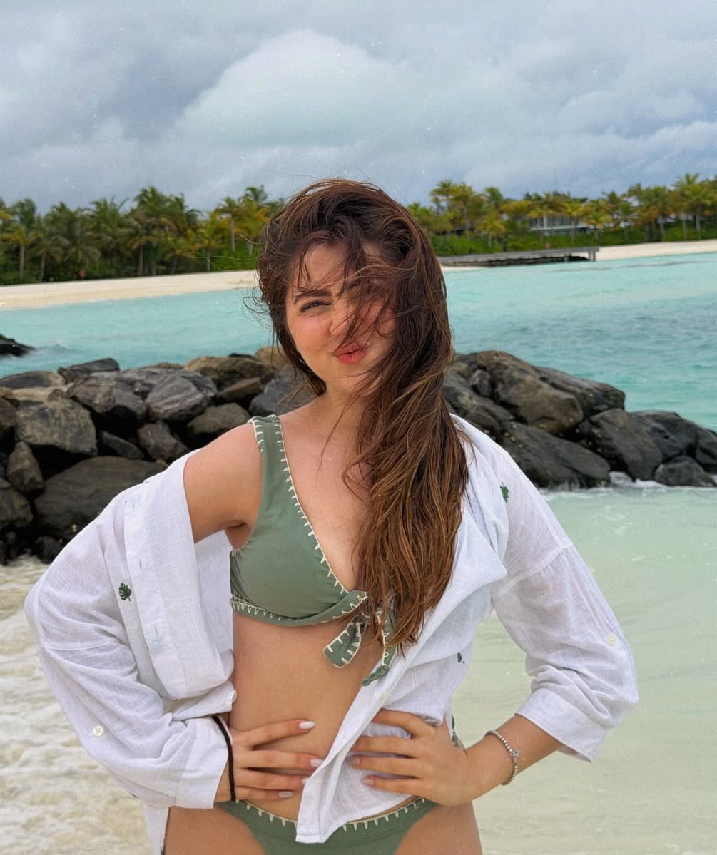 Chussur's tweet photo. Aditi Bhatia at the beach side 🔥🏖️⛱️☀️ https://t.co/fPpTUiUn3x