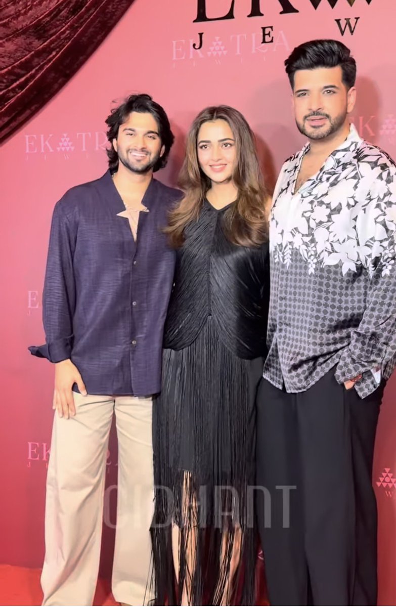 AlkaMis29's tweet photo. BHARAT, MAMI N MAMU 🧿🫶❤️
#TejRan https://t.co/9oBLNYl3ni