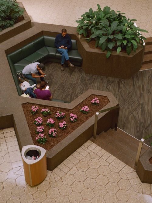 BrianRoemmele's tweet photo. Conversation pits in Shopping Malls were an island of solace and defined many 1970s-1980s Malls.

Today you get random benches or trendy chairs at best. https://t.co/z6W44Y2pSB