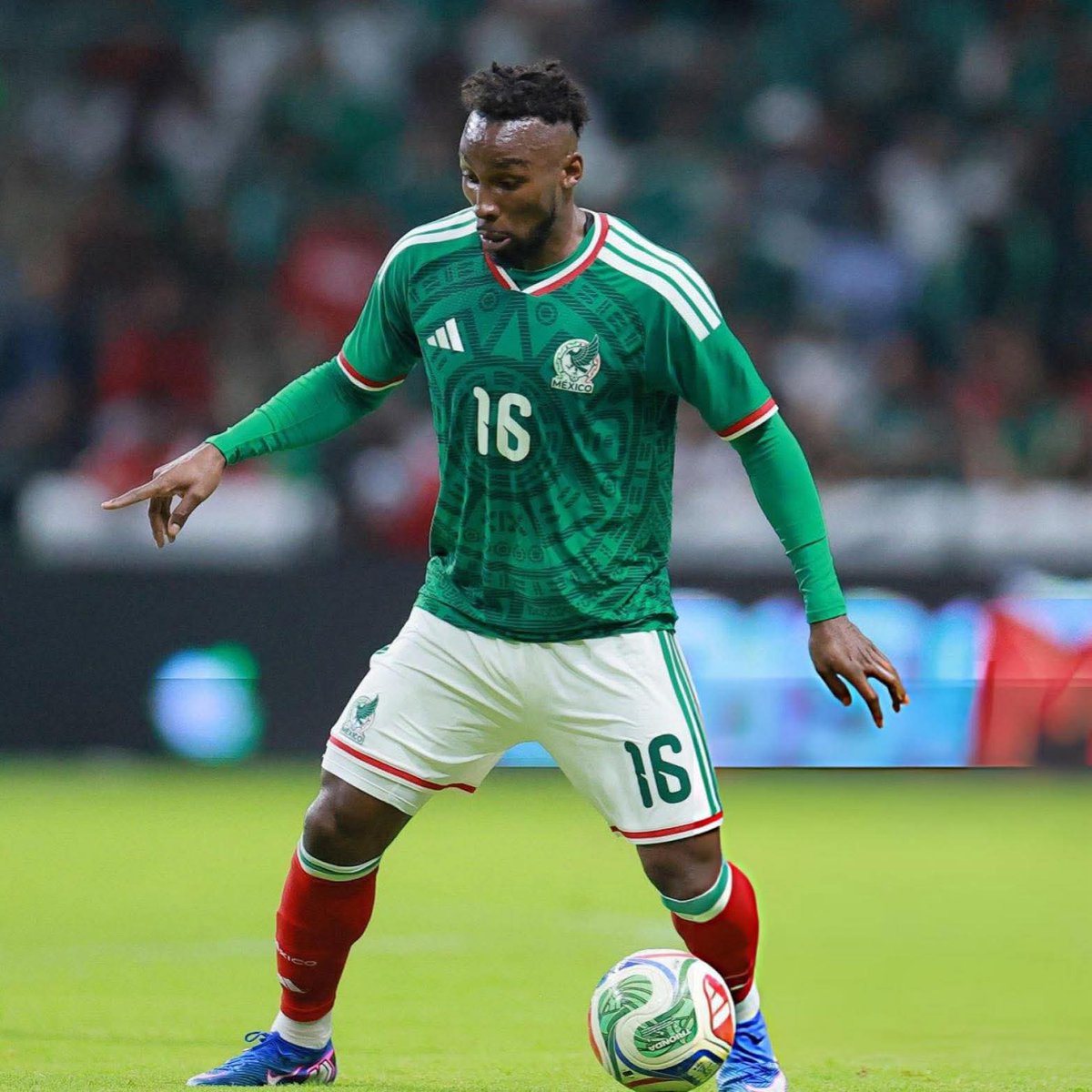 SomosAnalistas_'s tweet photo. Rechazó la convocatoria de Colombia para jugar con Mexico 

Lo que juega Julian mamita querida 🇲🇽🔥 https://t.co/lkFMM92ySl