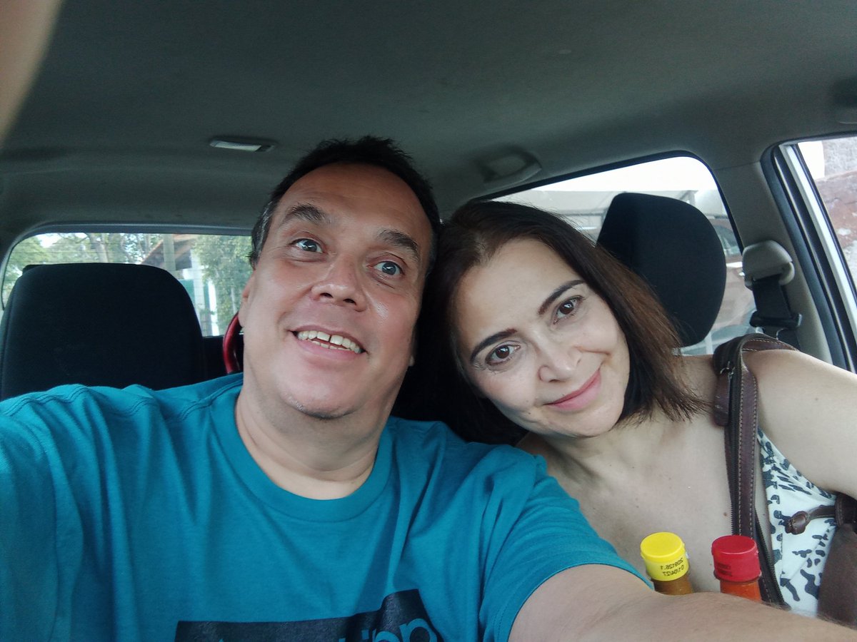 jmsandreu's tweet photo. Con gatolín celebrando su próximo cumpleaños https://t.co/70b6H4VXdF