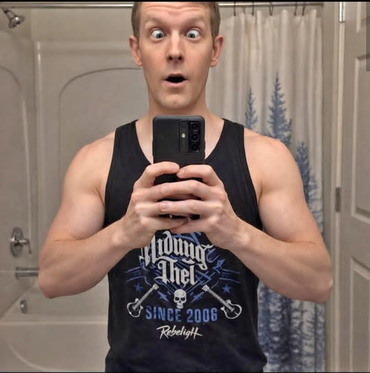 Kyler_2012's tweet photo. A little over a year difference in these photos. On the right I was in a failing marriage, an alcoholic, and was on the verge of becoming another veteran statistic. Hitting one year sober from alcohol next week and have been steadily working out again while in full time school. It's never too late to turn your life around even when it all seems hopeless. #veteran #sober #healthyagain #VeteransLivesMatter #usaf #vets #soberliving #yesialwayshaveagoofysmileinmypics