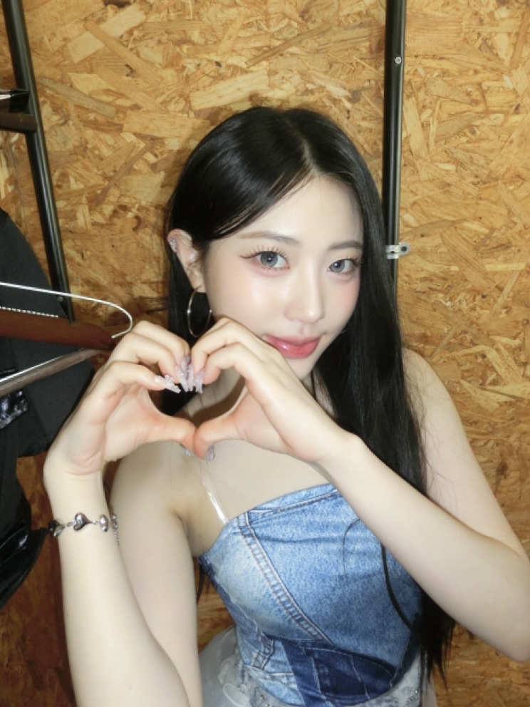 CRAZANGEL_'s tweet photo. 👀🫵🏻

#CrazAngel #크레이즈엔젤  #クレイズエンジェル 
#SOLMI #솔미 https://t.co/hvfn5ZAuBw