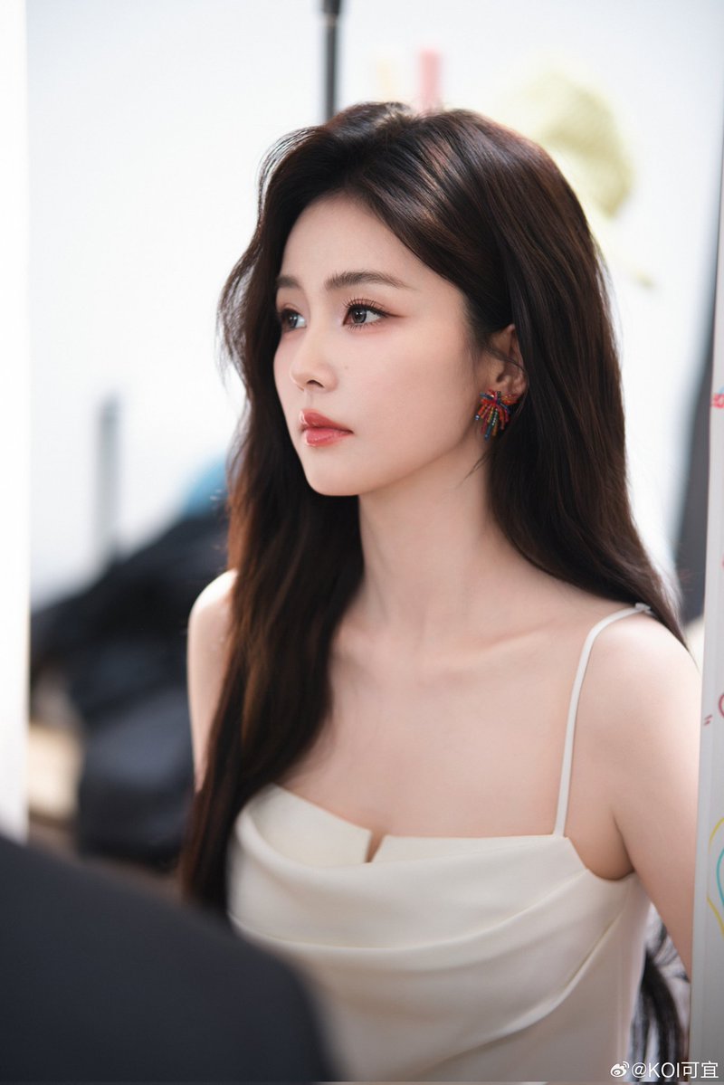 dablcpnk2's tweet photo. 260605 - Koi可宜 Weibo

#Koi shares pics of #BaiLu from photoshoot https://t.co/tZVCJX1ZtY