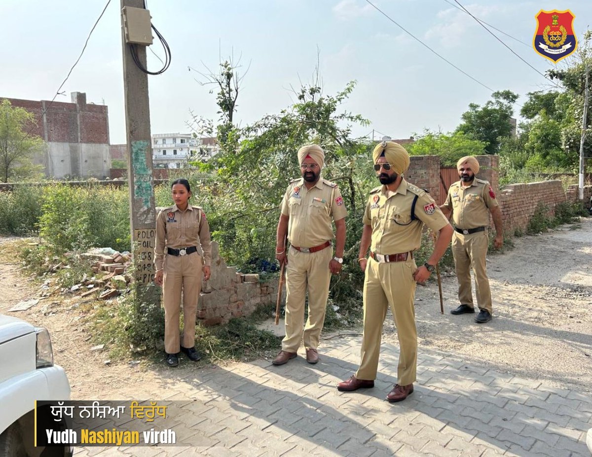 BarnalaPolice's tweet photo. Barnala Police conducted checks at suspicious places under the anti-drug campaign "War Against Drugs" to prevent any kind of illegal activity.
#YudhNashiyanVirudh 
#DrugFreeYouth https://t.co/4LosvovV2m