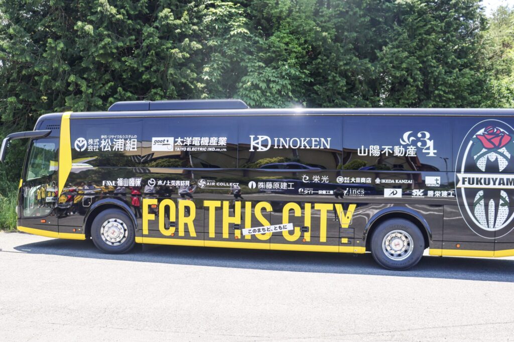fukuyamacityFC's tweet photo. #株式会社栄光 様とトップパートナー契約を増額のうえ継続締結いたしました🤝
2026シーズンも引き続きご支援いただきます🌹

💬「福山シティFC トップチームおよび女子フットサルチームREINAとのパートナー契約を更新させていただきました。弊社顧客の80％は個人の女性作家様です。弊社の顧客層との関連性からも、“頑張る女性”の挑戦を少しでも後押ししたいと考え、特にREINAをサポートさせていただきます。文化はもとより、スポーツ面でも地元の子どもたちが挑戦できる場があることは有意義で、それに貢献できることは企業として喜びであります。」

🗣️ 詳細・コメント全文はこちら
🔗https://t.co/5cqLI2CMo4
📝 株式会社栄光様HP
🔗 https://t.co/XPgGQTuDbe

#福山シティFC