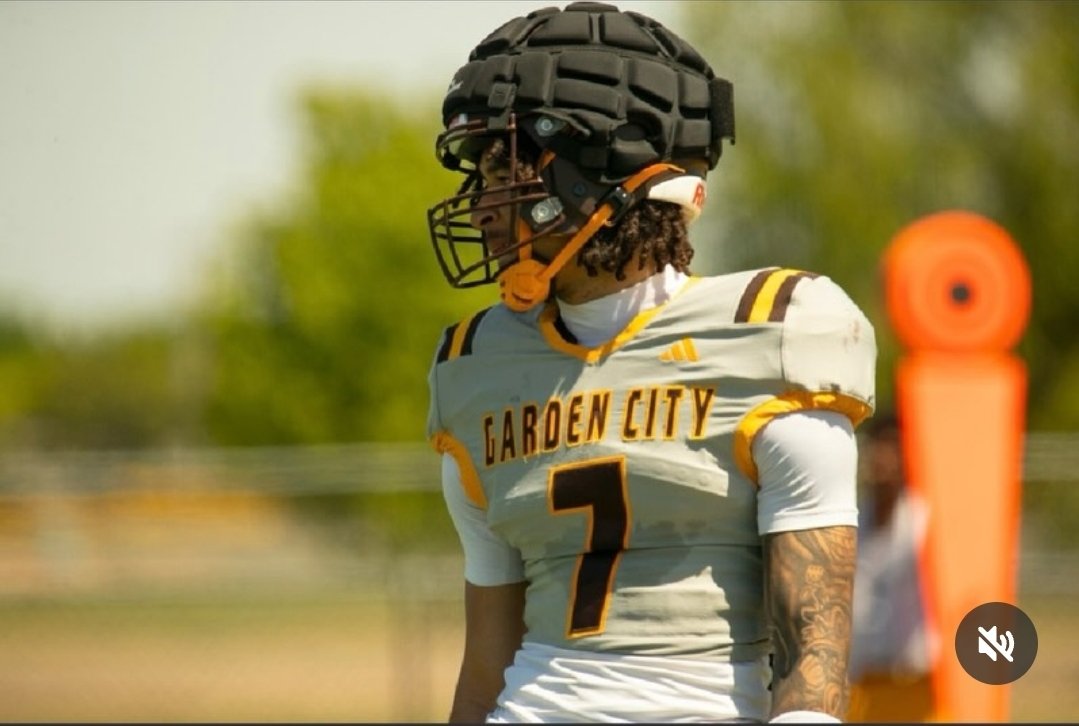 ElyjahGordon's tweet photo. New home same results! ALL I SEE IS GAMEDAY! @GCCC_FOOTBALL
 https://t.co/2qeBWGk5E1 https://t.co/wMJ9aQ2dHl