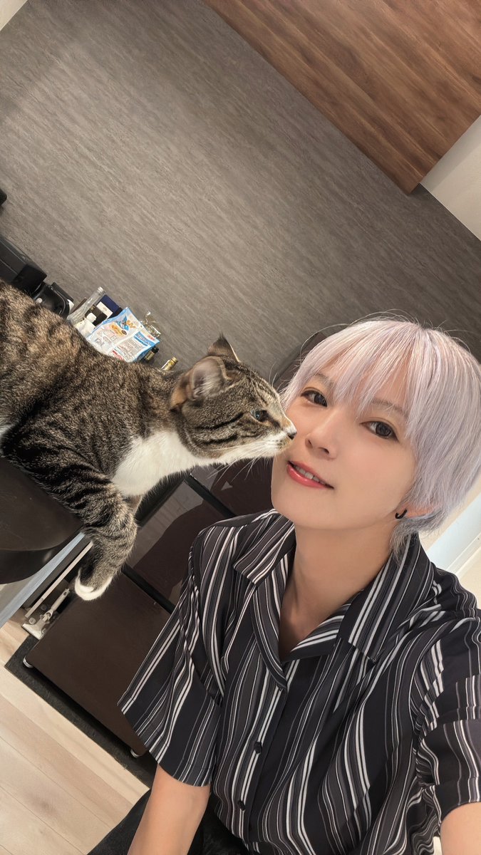 MasashiOgou's tweet photo. 名前：小合将司
年齢：37
出身：千葉県
誕生：2/4
星座：♒️
身長：171
体力：小〜中��ート、元サッカー部、スプリント・耐久レースに出る程度の体力
苦手：人の話を最後まで聞かない人
趣味：車、メイク、釣り、猫
視力：たぶん犬ぐらい
体重：59kg
聴力：良い
声質：わからん

 #見た人強制自己紹介 https://t.co/WkOpPboXJm