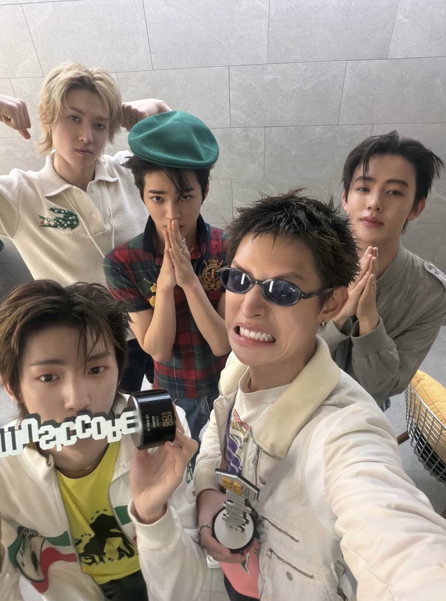 리✶ tweet media