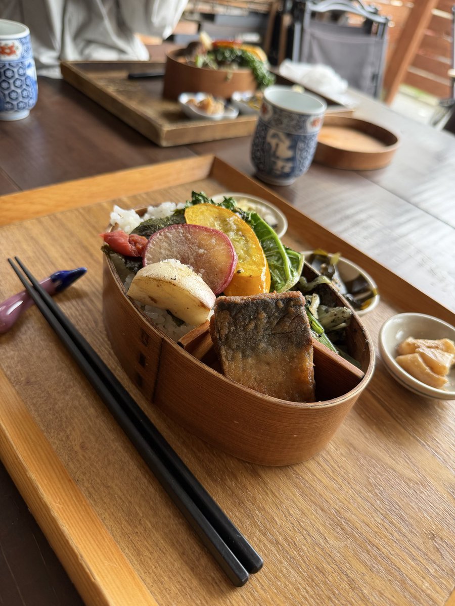 tofu_2018's tweet photo. 意識高い系
海苔弁
食べる https://t.co/Gfi6fr2vCI