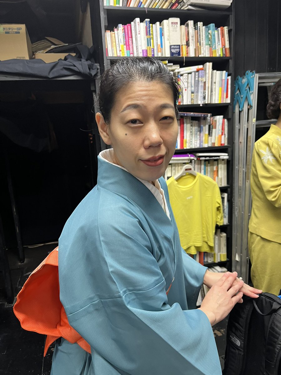 TetsujiShiraka2's tweet photo. 【役者紹介！！①フラッシュ智恵子さん】
今回はじめましてのフラッシュさん。
表情がくるくると変わる面白い人です。
僕の演出ではとても重要な役割を担ってもらってます。
フラッシュさんからの一言。
「稽古終盤、演出の笑顔が増えてきました！」
#若林Ｐはんよろ https://t.co/a8CBJWEwvS