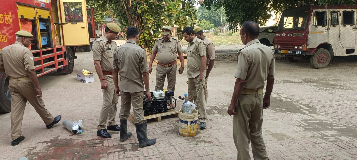 balliafire's tweet photo. आज दिनांक 05.06.2026 को जनपद बलिया में श्रीमान मुख्य अग्निशमन अधिकारी महोदय बलिया के निर्देशन में बलिया के सभी फायर स्टेशनों पर साप्ताहिक फायर ड्रिल करायी गई।
@fireserviceup 
@balliapolice https://t.co/P4qcPOuXit