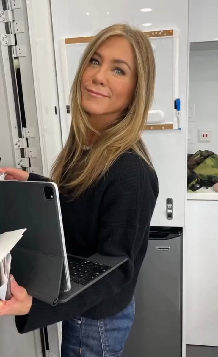 Jennifer chat tweet media