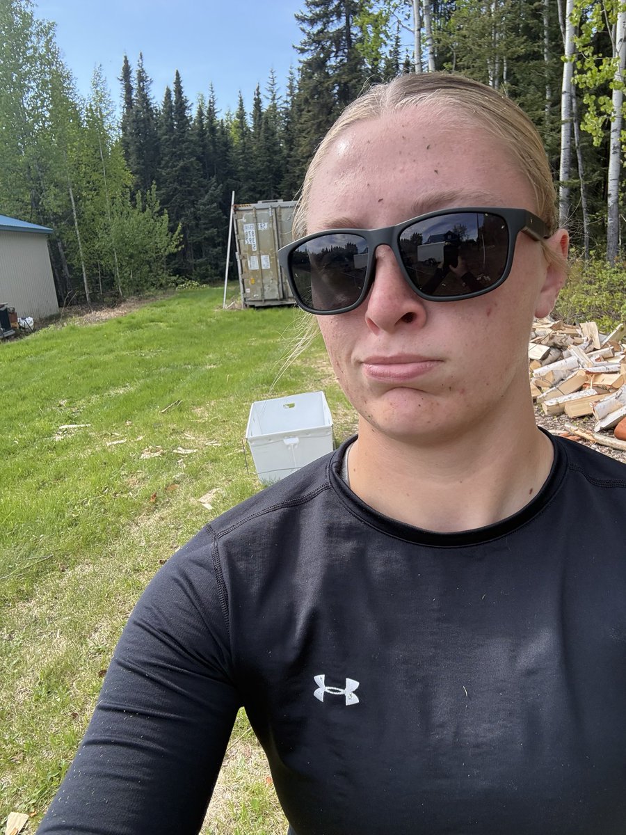 averyowengk's tweet photo. Summer adventures so far…
1. Flew to Alaska to visit my cousin 
2. Started working on a flower farm🌷 
3. Scored some $8 Nikes
4. Found a GK coach and got to work!
Thanks @SoccerEclipse & Sam Blazek, former D1 GK @LindenwoodWSOC & @u_olimpia! My summer fitness packet still going strong, even on vacation!