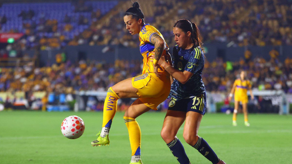 ViaMX_'s tweet photo. ¡ÁGUILAS VAN POR EL TRIPLETE HISTÓRICO! 🤩

Tigres y América femenil volverán a disputar el Campeón de Campeonas, tres años después de la final que terminó en manos de las Amazonas. ¿Quién se quedará con el título esta vez?👀👇🏻

https://t.co/UGdfQDW2No https://t.co/KTmorutaXh