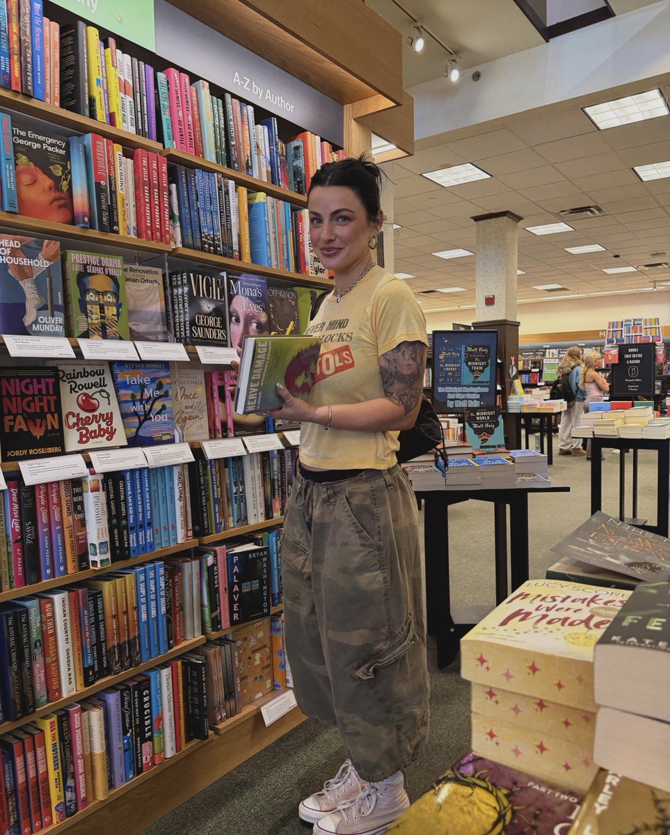 GoldTequila_'s tweet photo. Today, I let Brandon buy my books. https://t.co/MEgW7WgnxS