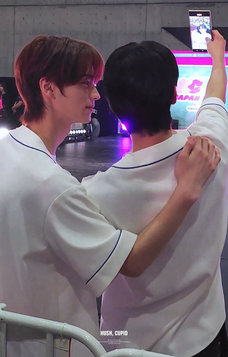 yewdoz's tweet photo. just gay af https://t.co/5Gstf8UtIb
