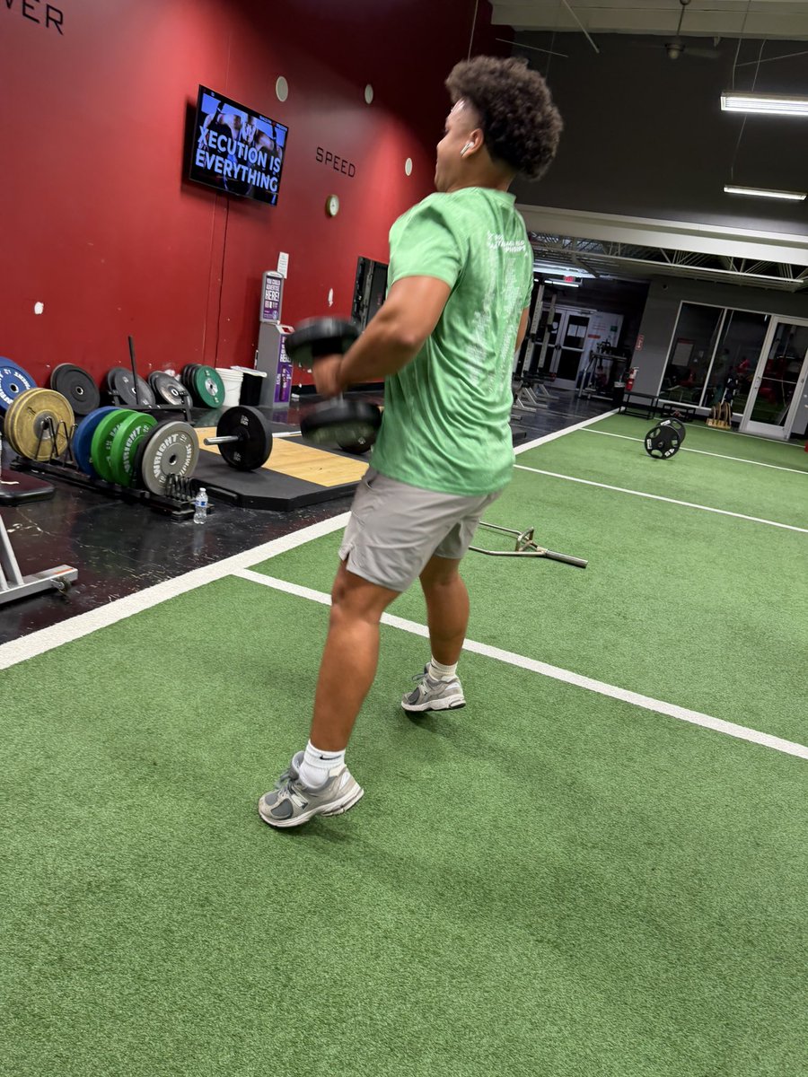 CoachT256's tweet photo. June 3 workout ✅! #ValleyWillRoll

@CaydenOliver17 @coach_emays @Qblack_3 @Coach_Griffin32 @CoachJakeWilson https://t.co/cWVa5HAJyr