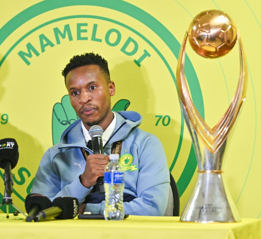 MS_Sharpeville's tweet photo. 12 days as African Champions. 

#Sundowns ⭐️⭐️ https://t.co/hgQqJXeG6y