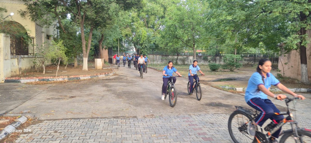 10PB_BN_NCC's tweet photo. Fitness on wheels! 🚴♀️ NCC cadets of 10 PB BN NCC Patiala enthusiastically took part in a Cycle Rally as part of Fit India movement, reinforcing the message of health, fitness and nation-building.
#FitIndia #CycleRally #NCCCadets #Patiala #YouthForNation https://t.co/vbFaFKdVR9