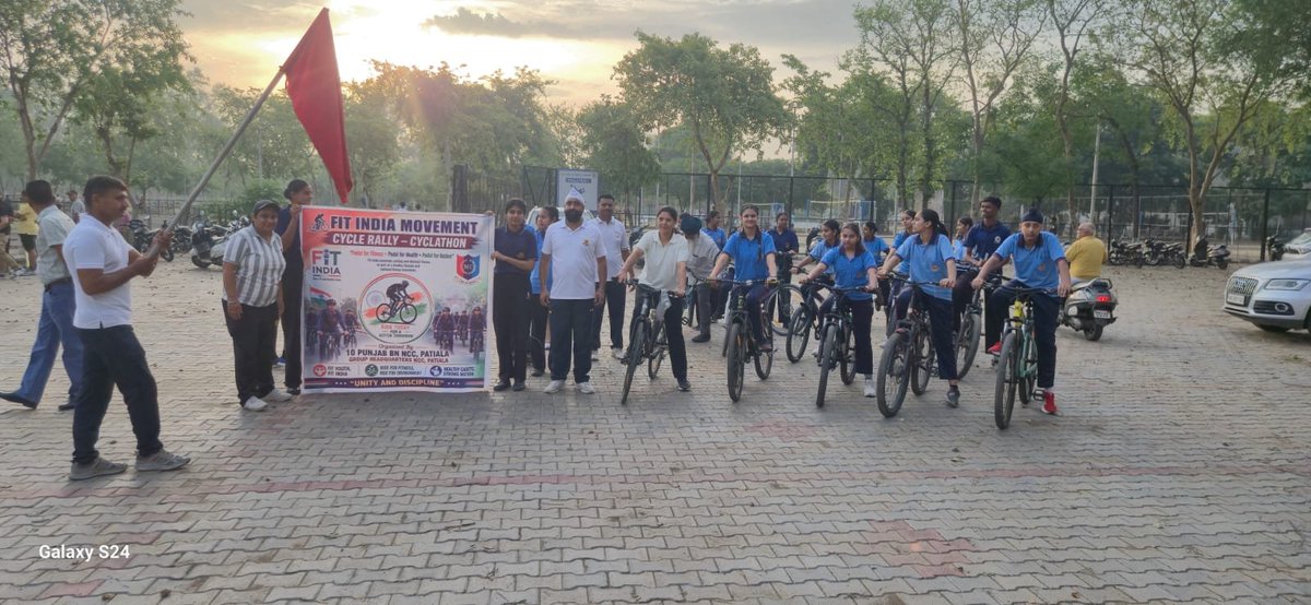 10PB_BN_NCC's tweet photo. Fitness on wheels! 🚴♀️ NCC cadets of 10 PB BN NCC Patiala enthusiastically took part in a Cycle Rally as part of Fit India movement, reinforcing the message of health, fitness and nation-building.
#FitIndia #CycleRally #NCCCadets #Patiala #YouthForNation https://t.co/vbFaFKdVR9