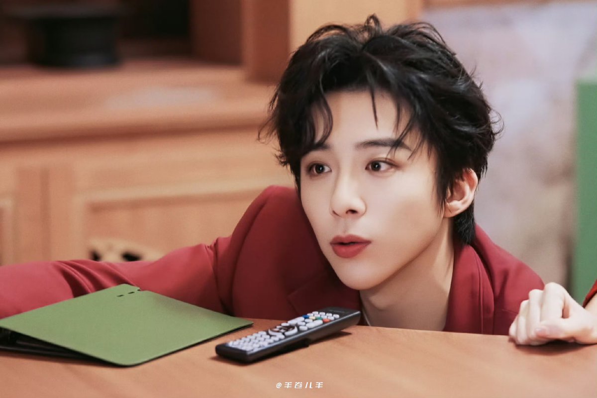 LYNThailandFC's tweet photo. 🌻爱是平凡日子里，依然觉得你闪闪发光。✨💛

#หลิวอวี่หนิง #LiuYuning #刘宇宁 https://t.co/5DU0zwwDYj