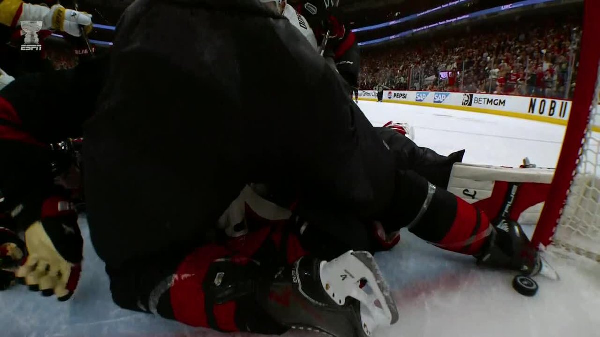 DanielTate's tweet photo. @SinBinVegas I still don’t truly understand how this was not a goal. https://t.co/VoIZeRDWB7
