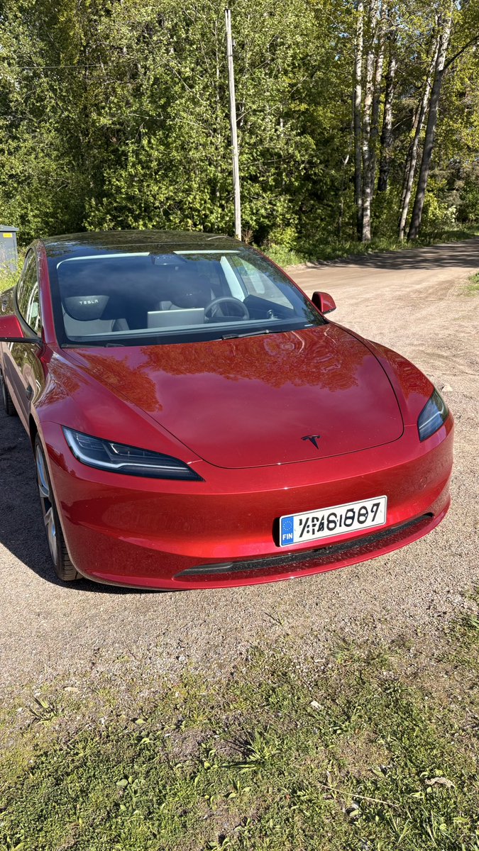 TrackerPace's tweet photo. @LamarMK The whole driving and usability experience has always been the thing for me. Our second Tesla now https://t.co/Kf4sswcTFp