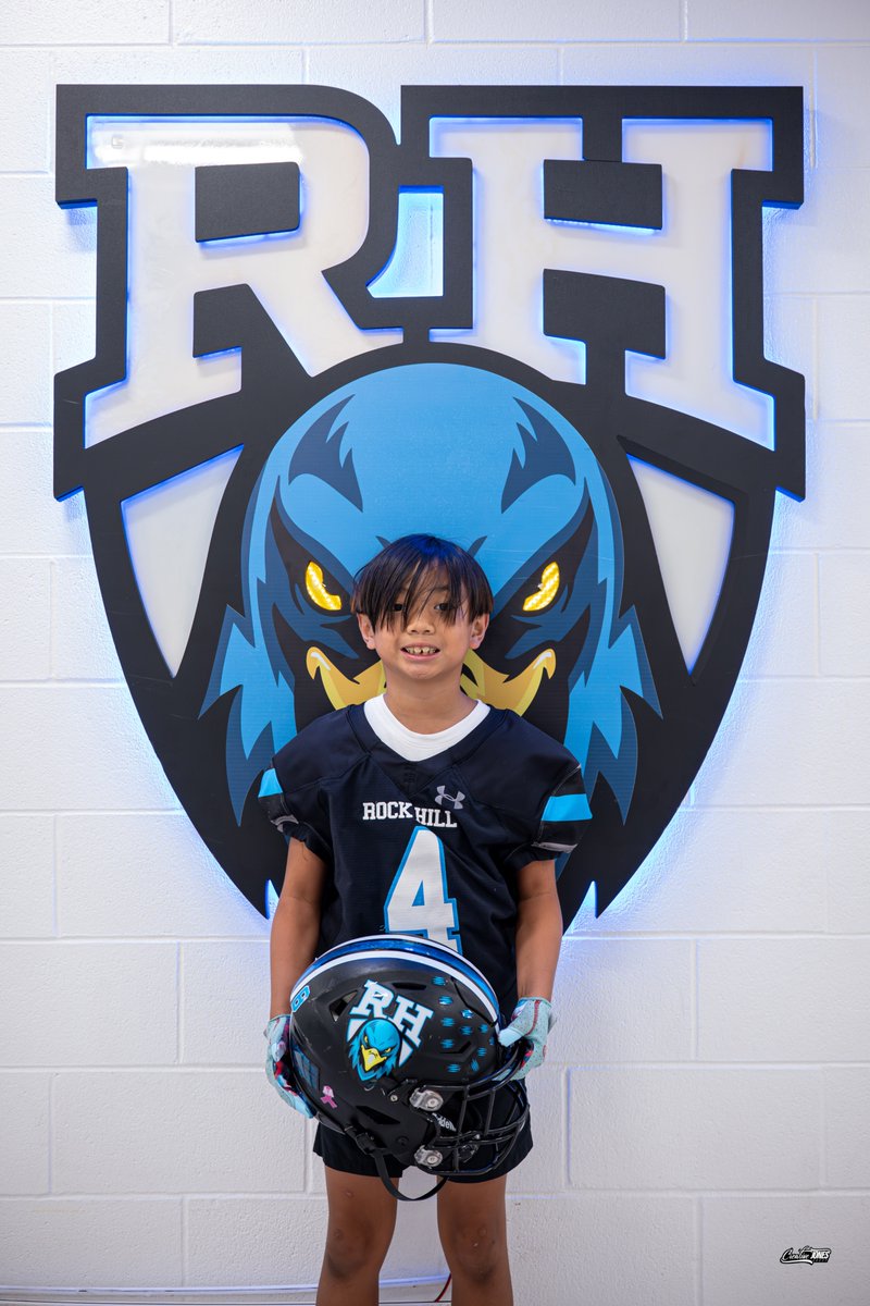 RockHill_FB's tweet photo. 𝐋𝐢𝐭𝐭𝐥𝐞 𝐁𝐥𝐮𝐞 𝐇𝐚𝐰𝐤 𝐂𝐚𝐦𝐩 
𝐃𝐚𝐲 𝟑

We wrapped up Day 3 of our football camp with a photoshoot featuring the next generation of Blue Hawks! 

Our campers of the day are below!

📸 | @Creativejonestx 

#LEO https://t.co/zozJtEvmyB