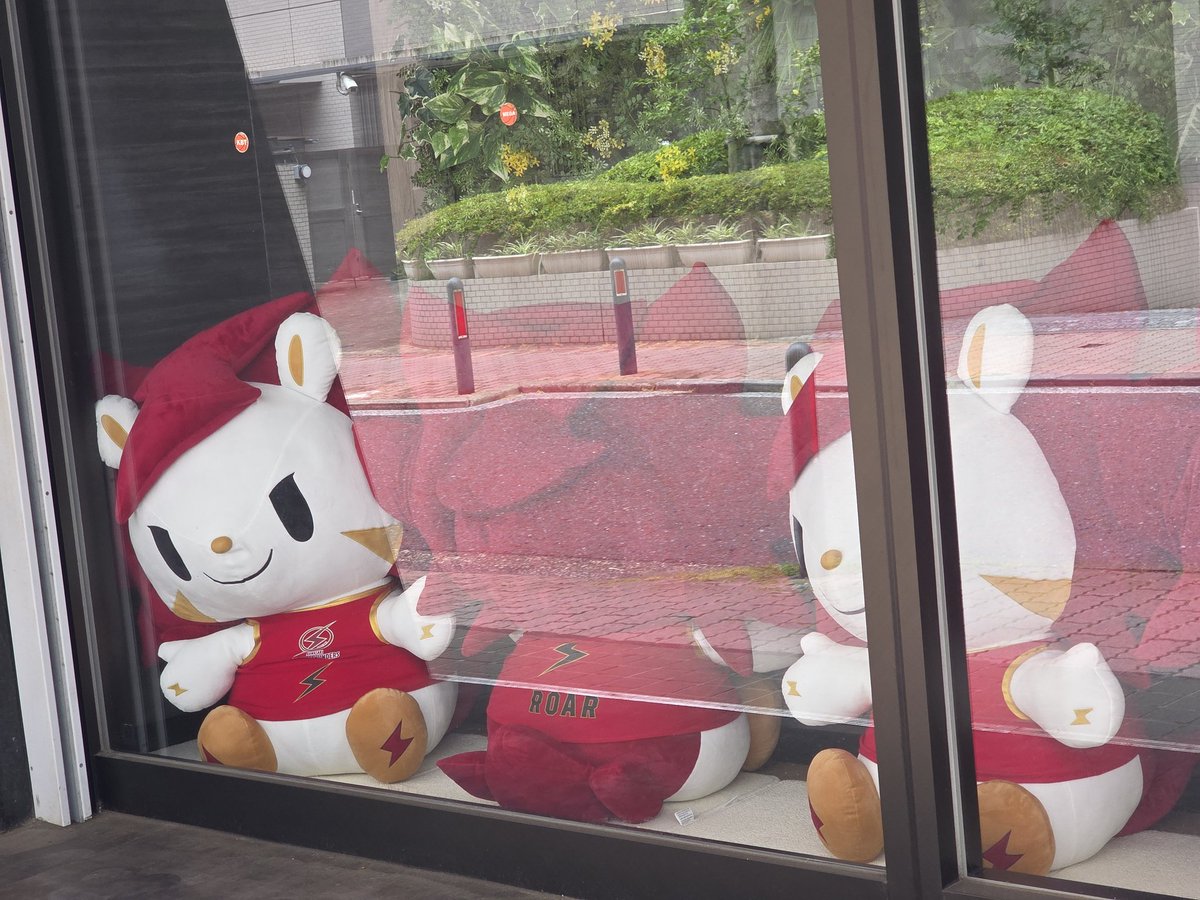 cheva's tweet photo. 関内にてロウルを見かけた https://t.co/F4XUhRC8cO