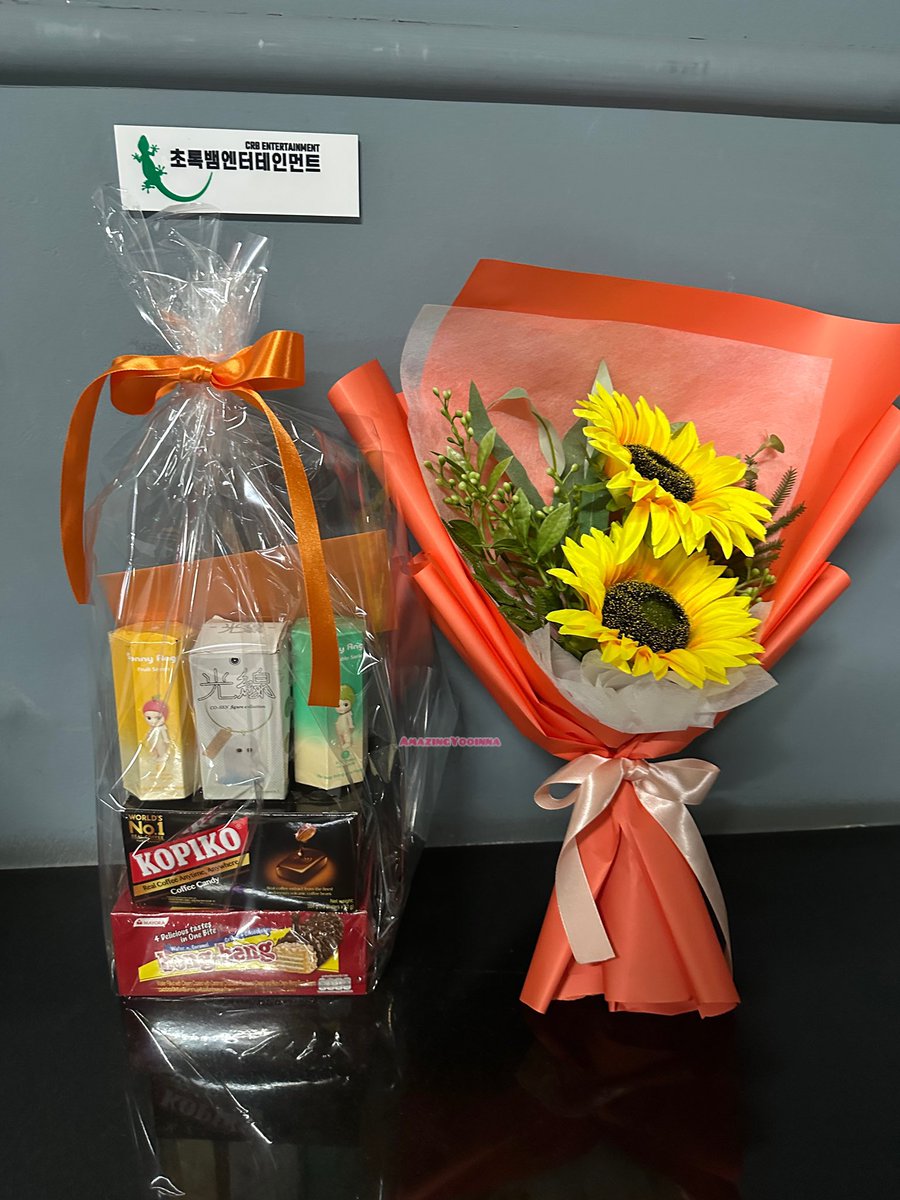 cnyod's tweet photo. Kado tahun ini random gitu gaes, ga tau deh inna pas buka blind box sonny angel itu gimana wkwkwk semoga dapet yg stroberi ya mbak ddalgi 🍓🌻
Makasih juga temen2 yg ikutan kado sederhana ini 🙏🫂

#HappyInNaDay https://t.co/Gba2RHwCVA