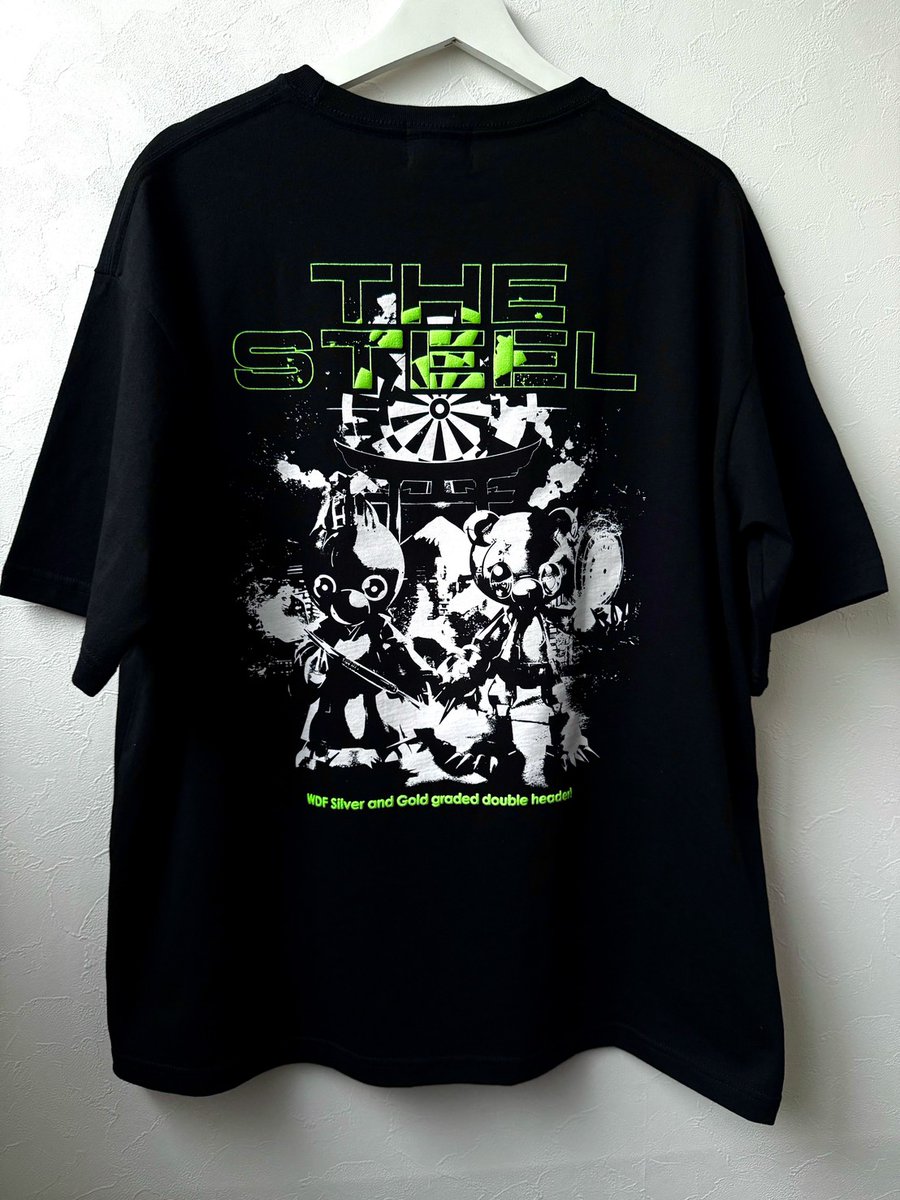 Lstyle_Japan's tweet photo. THE STEELルールに関して
日本史上初となるWDFゴールド大会「THE STEEL」まで、残すところあと2週間となりました！
トーナメント進行のルールに関して、決定事項をお知らせいたします。
当初、土日二日間で開催するための時間短縮と、全選手における試合数の不公平を少しでも解消する目的として、「シルバー上位者のゴールドトーナメントにおけるロビン免除」を予定しておりました。
しかし、WDFとの度重なる協議の結果、このシステムを導入した場合、シード選手の有利・不利に関する条件が複雑化してしまうことから、今回は免除を実施しないこととなりました。
これに伴い、シルバー・ゴールド両トーナメントともに、ロビンにシードを配置する形式で進行いたします。
直前の変更申し訳ありません。大会でお会いできることを楽しみにしております。