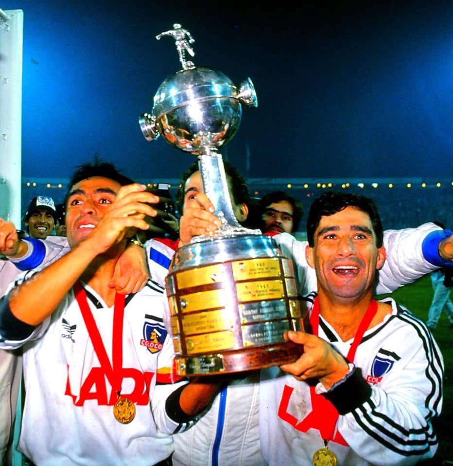 rduqueoyarce's tweet photo. Feliz 05 de junio a todo el pueblo albo 🤟🏻⚪️⚫️⚪️
Honor y gloria eterna a los que ganaron la Copa Libertadores de América 🏆 https://t.co/J8sytWaf9L