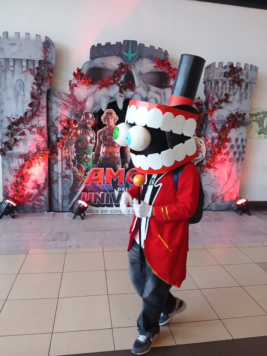 infrawash's tweet photo. me encanto el ambiente del cine, ningun ardido o chillon, todos respetuosos, la pase genial , pero me esperare hasta el 19 para hacerles fanart https://t.co/ThYn9nLHRS
