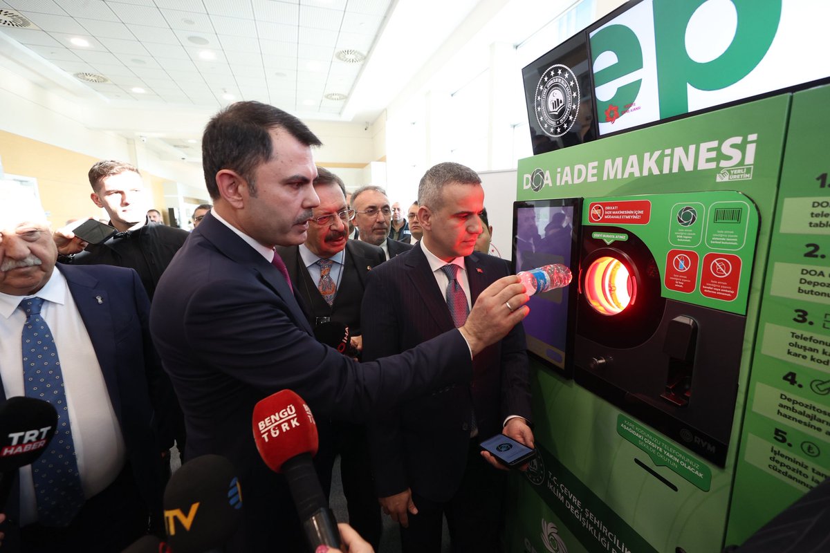 sontv_'s tweet photo. DEPOZİTOLU SİSTEM GELDİ!
AMBALAJ BAŞINA 1 TL ÖDEME BAŞLIYOR!

Depozito sistemi ne zaman başlayacak?

Hangi ambalajlar iade edilebilecek?

Vatandaşlar paralarını nasıl alacak?

Katı atıklar nasıl kazanca dönüşecek?

Yeni sistem çevreye ve ekonomiye ne sağlayacak?

Haberin tüm detayları👇https://t.co/EkQJsTg94W’de.

  https://t.co/s74abThA19 @sontv_ aracılığıyla

@csbgovtr @murat_kurum