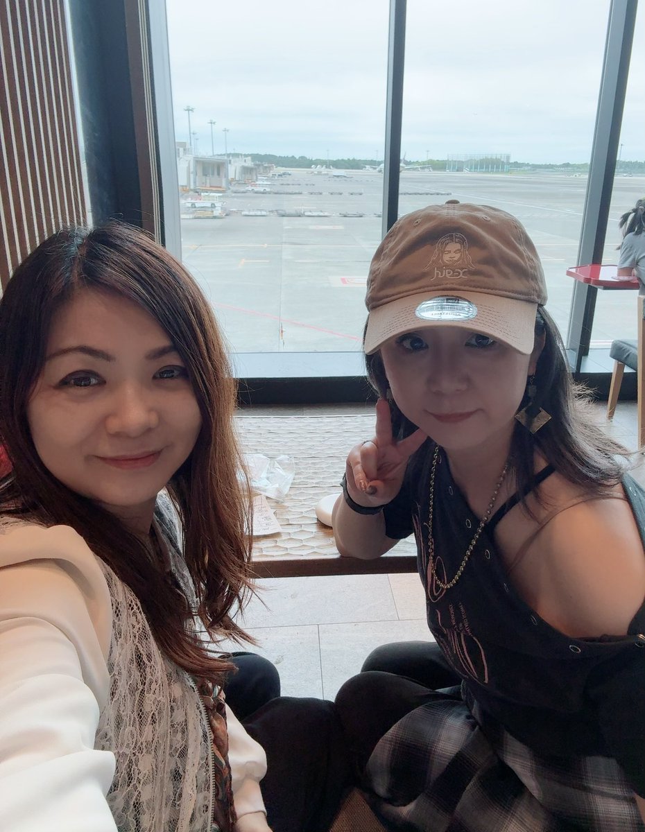 RemiNachi's tweet photo. おはレミー！昨日はオンラインコロムジャズチーム鵺(nue)のライブをご視聴頂いたみなさま、ありがとうございました！！
今日はこれから、AN-JのChieちゃんと韓国に、行ってきまーす！
現地でKpop好きな人達と一緒なので、この週末は頭の中がKpopで満たされることになりそうです😆
#コロムライブ #満席御礼 #韓国旅行 #kpop