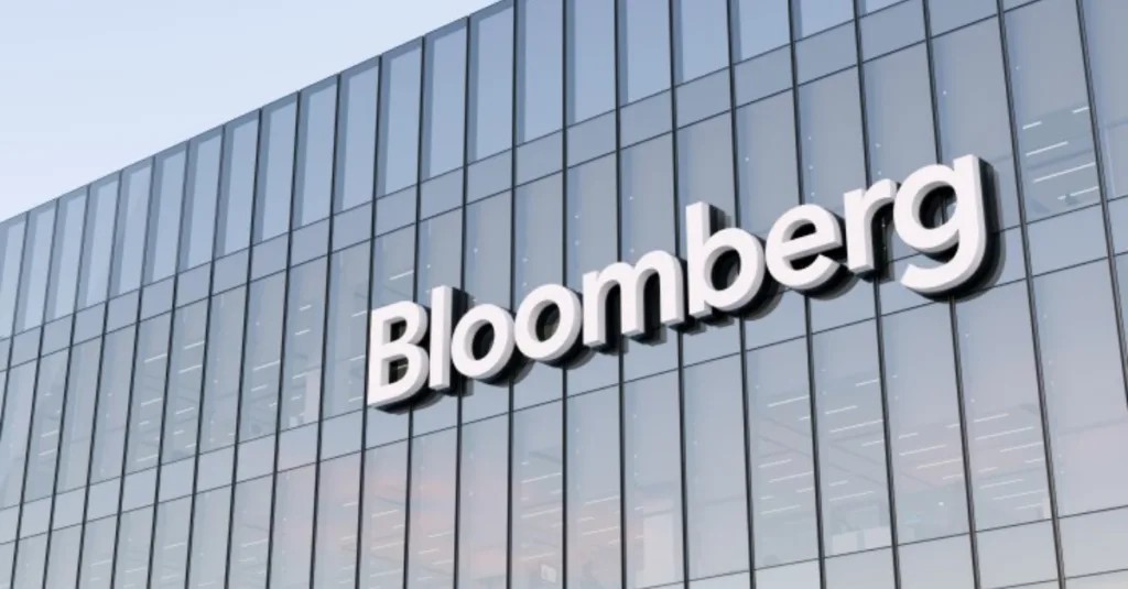 Pamphlet_in's tweet photo. Publish fake news about Indian economy, let it spread everywhere, then delete the report: Bloomberg’s Modus Operandi https://t.co/4n1p0bL5Y7 https://t.co/u8Uisw9yl2