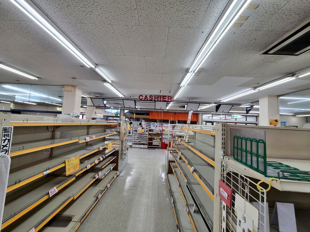 FancyCandy1019's tweet photo. アイプラザ 2026年5月31日閉店
知多郡東浦町にあった55年という歴史あるスーパー。昔は2階にゲームセンターがあったり(地元の方に聞いた)、本屋さんや喫茶店などテナントも入っていた。
最後は地元の方々に囲まれあたたかい雰囲気の中、店長さんの挨拶で閉店しました。 https://t.co/M20StIB7YO