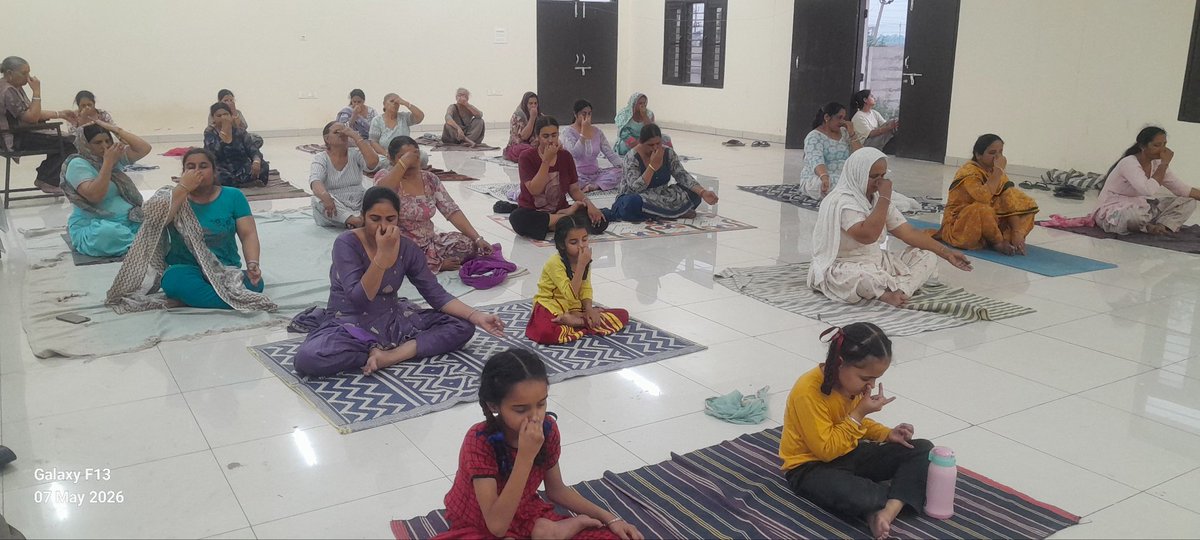 Kiranjeet031's tweet photo. ☘️☘️☘️☘️☘️ਜਦੋਂ ਸਾਹ ਬੈਠਦਾ ਹੈ....ਮਨ ਵੀ ਸੰਤੋਖ ਹੁੰਦਾ ਹੈ...
ਸਾਨੂੰ ਹਰ ਸਾਹ ਦਾ ਮੁੱਲ ਸਮਝਾਉਣਾ .........🧘🏻‍♀️🧘🏻‍♀️🧘🏻‍♀️🧘🏻‍♀️🧘🏻‍♀️🧘🏻‍♀️🧘🏻‍♀️🧘🏻‍♀️ #YogaInspiration #Cmdiyogshala
@YogaAmreshJha @KamleshMSU @abhitripathi73 #HealthyPunjab #Vision #HealthyIndia #pbGovt #sangrur @AAPbalbir @AAPPunjab @PbGovtIndia https://t.co/qulE2v7ha4