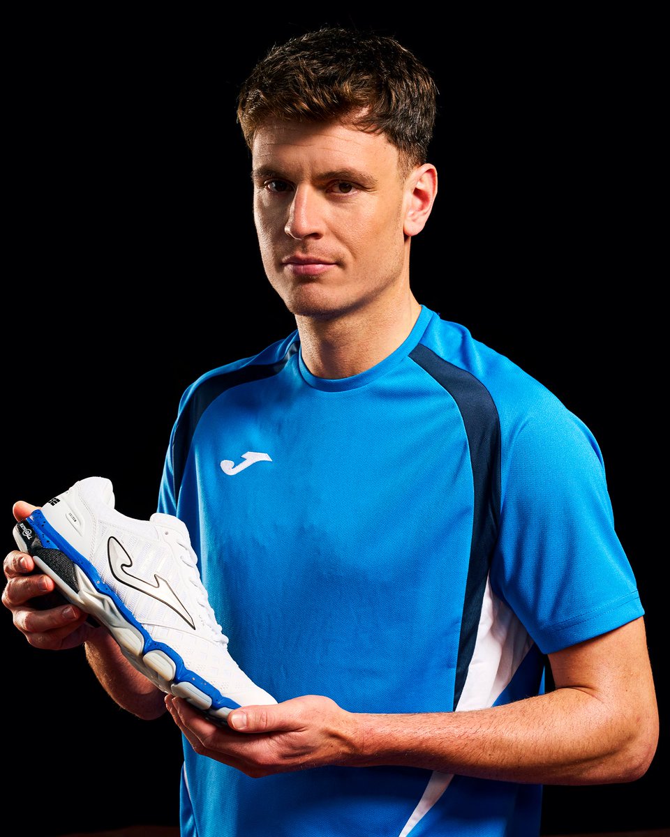 JomaSport's tweet photo. ⚡ Reacciones rápidas. Aterrizajes seguros. Control total.

La nueva 👟 Impulse combina ligereza y capacidad de respuesta con la estabilidad necesaria para los momentos más exigentes.

Diseñada para moverte más rápido, saltar con confianza y mantener el control.
#Volley #joma https://t.co/gVCLnDSb9t