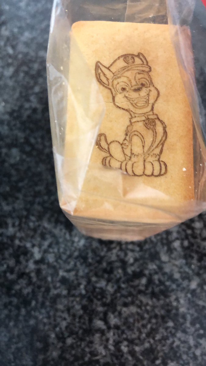 elfiestaman's tweet photo. La edad te enseña a apreciar los pequeños placeres de la vida, como por ejemplo, que te toque la galleta de Chase https://t.co/YpmTs1ZdLt