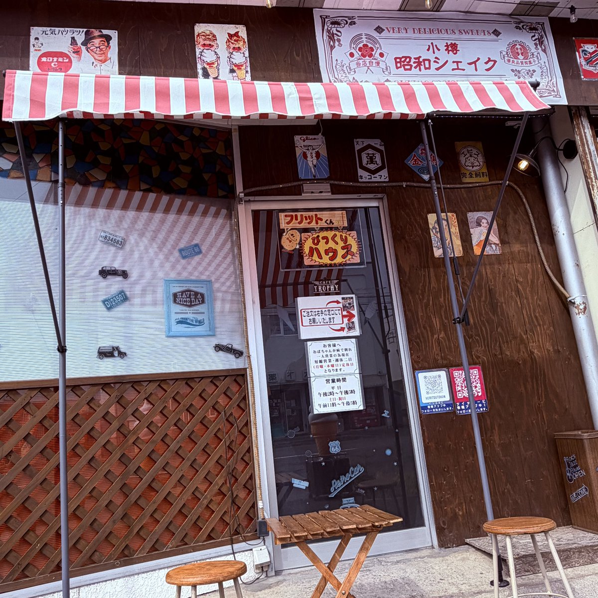 fritto_kun's tweet photo. 5日金曜日🈺
最近 更新少なめです！
95歳の母と、おばちゃんの
面倒を見ながらのワンオペ
営業の為ご了承下さい🙇🏻‍♂️
明日からの土・日曜
フライドポテト🍟販売します！
かき氷🍧の開始は、
もう少々お待ちください。

#ソフトクリーム
#フライドポテト
#シェイク
#昭和シェイク
#チョコバナナ https://t.co/Iv93Khjd5u