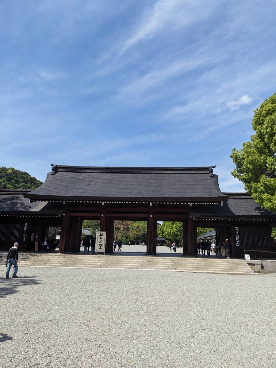 _wsshiga's tweet photo. 先日、陶器市を開催されてると言うことで
【橿原神宮】へ参拝にいきました⛩️
さすがにすごい人でしたが沢山の素敵な食器にも出会えました✨

#奈良
#橿原神宮
#陶器市 https://t.co/IyBO2H2xnP