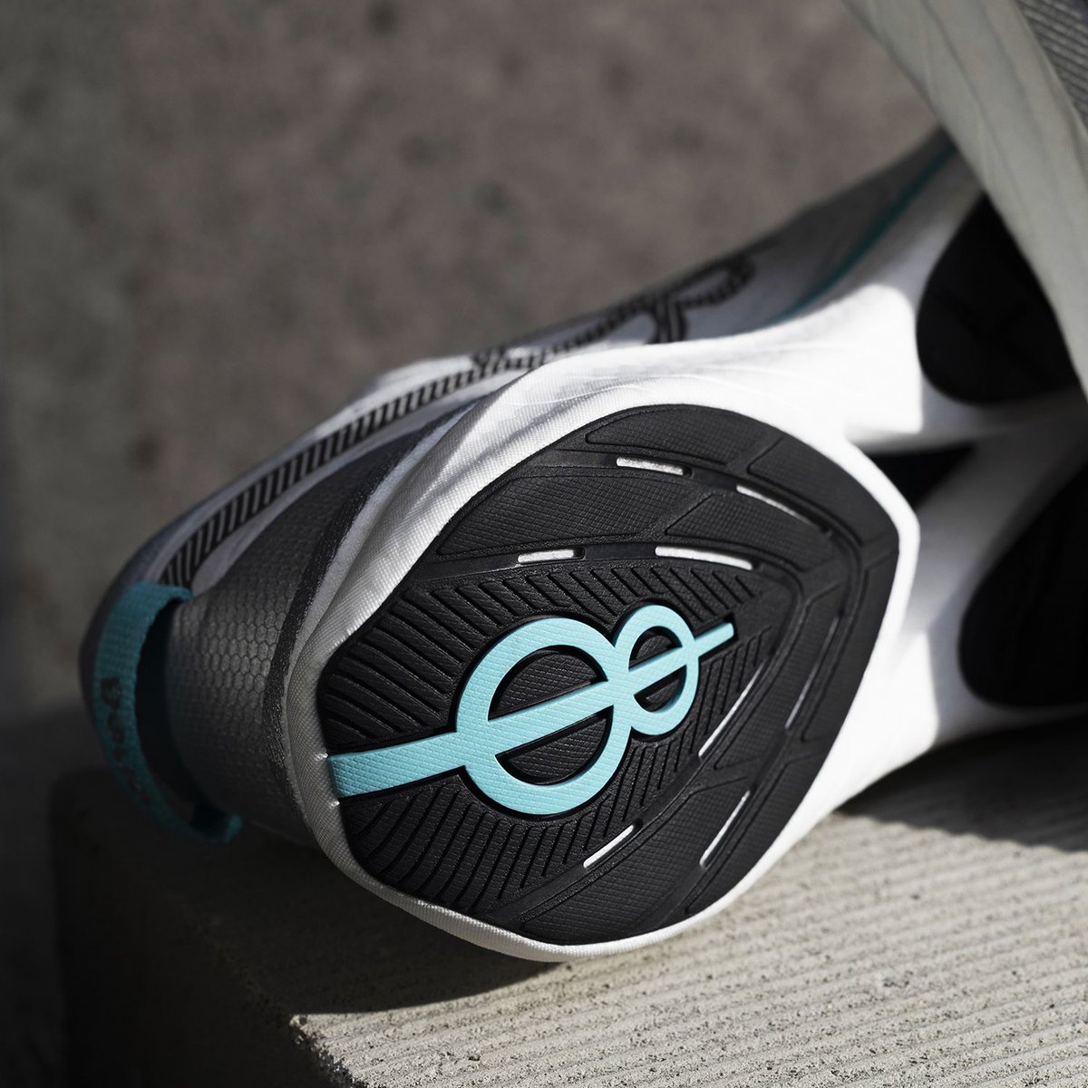 one8world's tweet photo. Built for the rush. Finished in Sonic Blue.

The one8 𝘽𝙤𝙤𝙢 𝙍𝙪𝙨𝙝 - 𝙎𝙤𝙣𝙞𝙘 𝘽𝙡𝙪𝙚, equipped with SONICGRIP keeps you locked in through every pivot, sprint, and stride. 

🔗 https://t.co/f4mofNWBK2 https://t.co/r2byMKih17