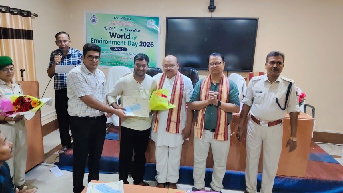 frospalli's tweet photo. Shri Rajesh Sethi of Patrapur block of Samantiapalli Range honoured with Prakruti Bandhu award on the occasion of District Level Celebration of World Environment Day 2026 in presence of DFO, Berhampur,DFO,Ghumsur North,ACF I/c Samantiapalli Range and other dignitaries. https://t.co/gsWXdY5d9O