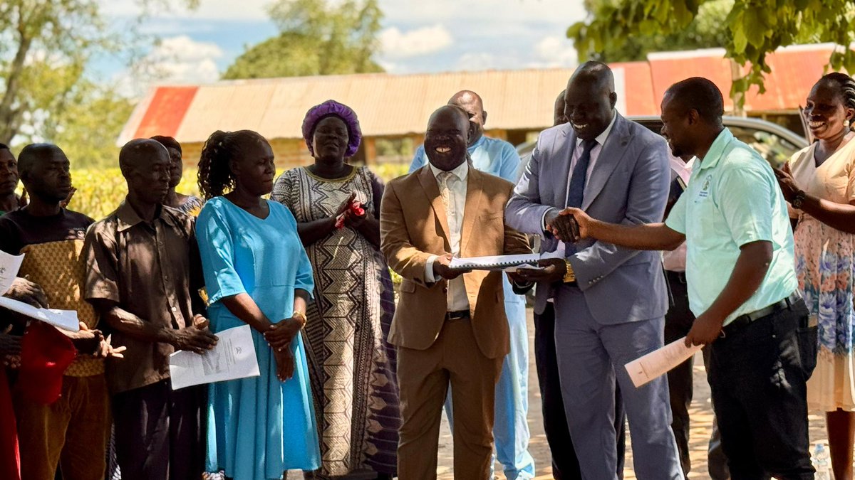 min_waterUg's tweet photo. #MWEworks: @min_waterUg conducted a final inspection and handed over Pailekol Solar-Powered Irrigation Scheme in Getom Sub-county, Katakwi District to boost agricultural production, improve food security, and increase household incomes among local farmers.

@UgandaMediaCent https://t.co/verqCdVCXT