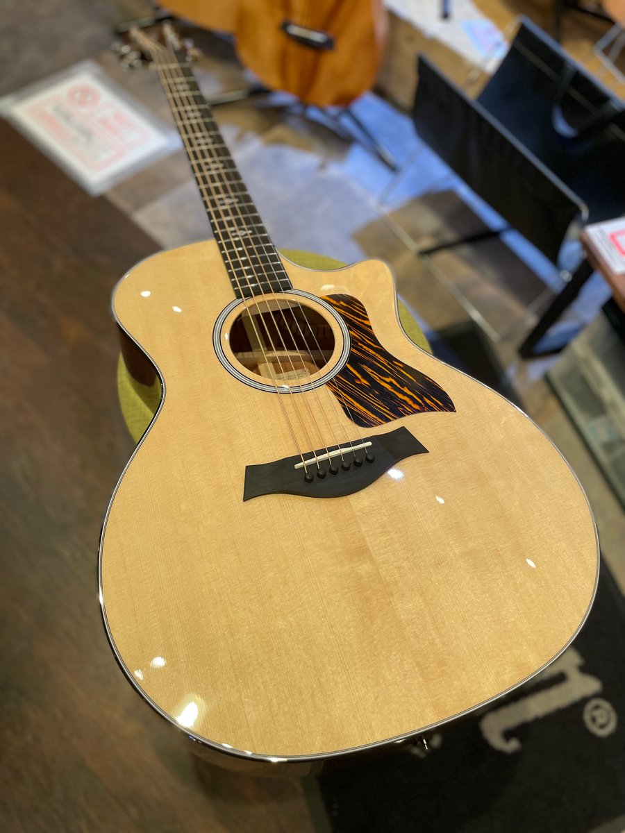 1484ikebukuro's tweet photo. Taylor の進化が止まらない！！

こちらは2025年製テイラーの314ceで、ネクストジェネレーションという名もついています。
NT-Neckも革新的でしたが、さらに進化したAction Control Neckは非常に興味深い構造になっています。

レンジが凝縮されたクリアなサウンドが実に素晴らしい！

#Taylor #314ce https://t.co/dGUzT3hk6a