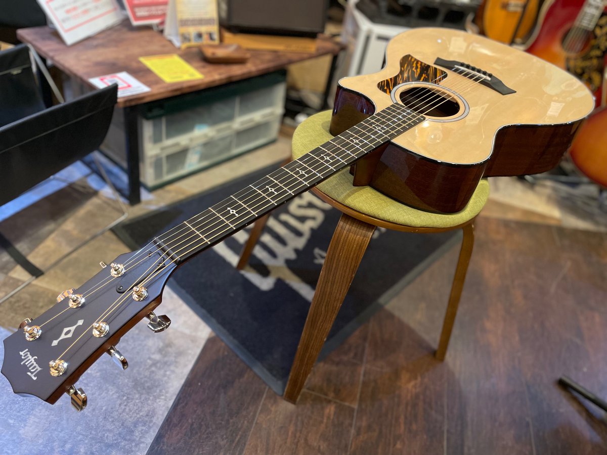 1484ikebukuro's tweet photo. Taylor の進化が止まらない！！

こちらは2025年製テイラーの314ceで、ネクストジェネレーションという名もついています。
NT-Neckも革新的でしたが、さらに進化したAction Control Neckは非常に興味深い構造になっています。

レンジが凝縮されたクリアなサウンドが実に素晴らしい！

#Taylor #314ce https://t.co/dGUzT3hk6a