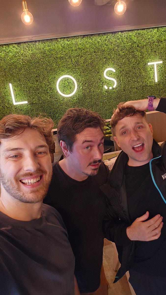 CDawgVA's tweet photo. LIVE NOW WE'RE DRINKING EVERY DRINK IN CHRIS'S BAR. https://t.co/7zcoG6xP0y